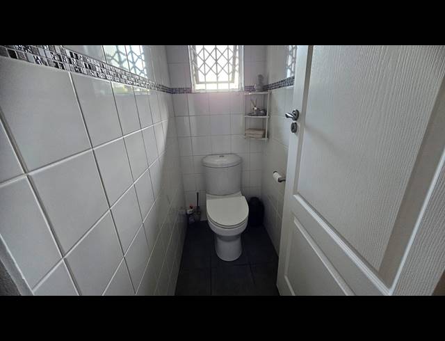 4 BEDROOM HOUSE FOR SALE IN FAIRVIEW